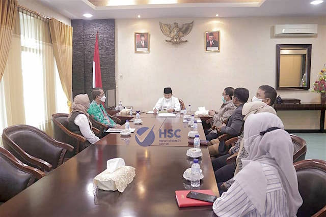 Bersilaturahim, OJK Jember dengan Bupati Hendy Siswanto